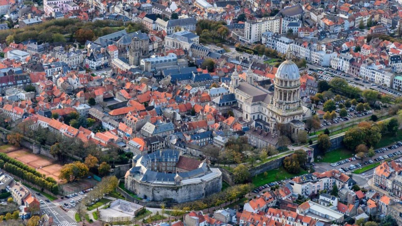 Le Cottage Des Remparts - Face Hotel De Ville Boulogne-sur-Mer Buitenkant foto